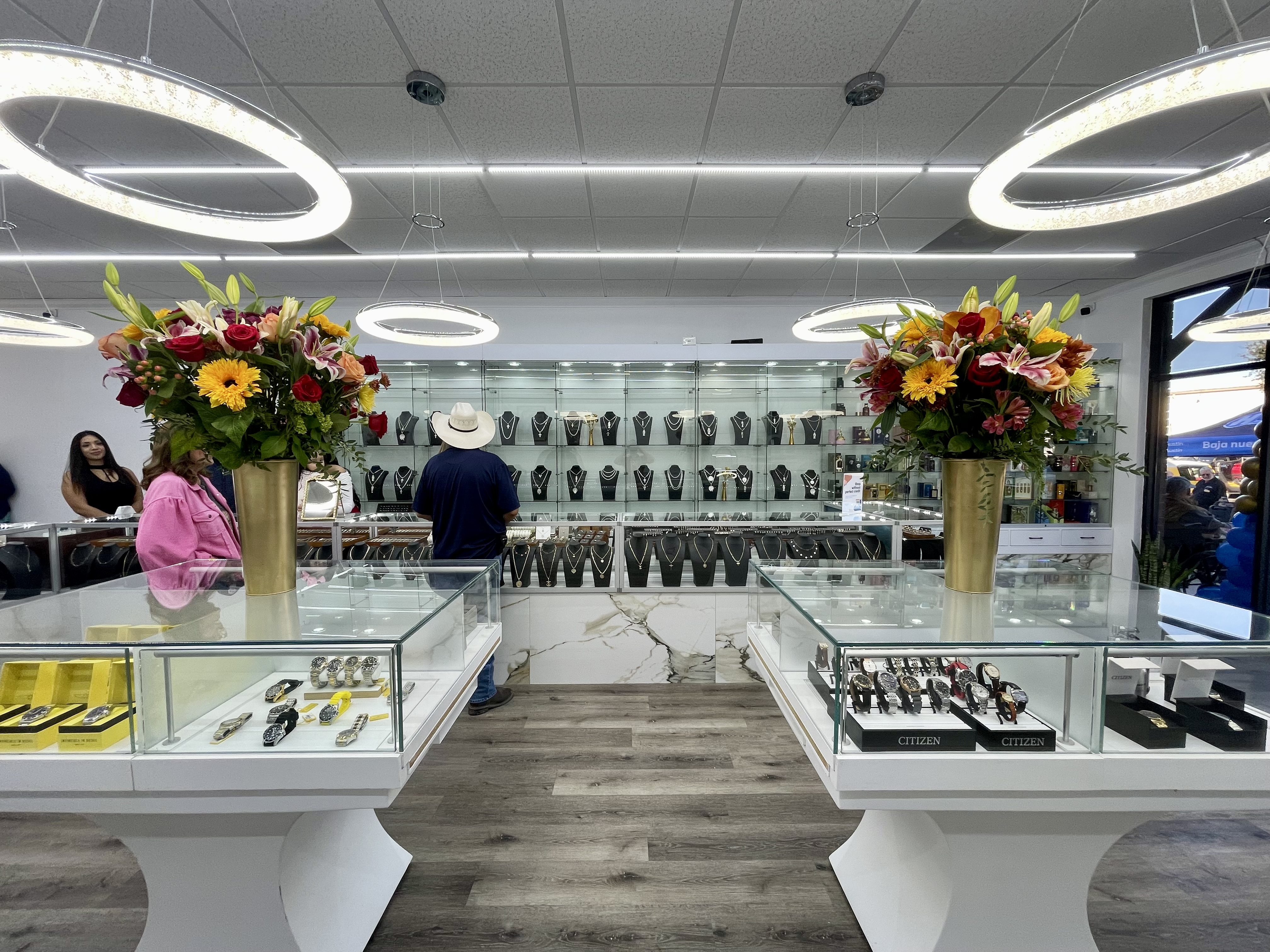 Symmetrical display with elegant pendant lights